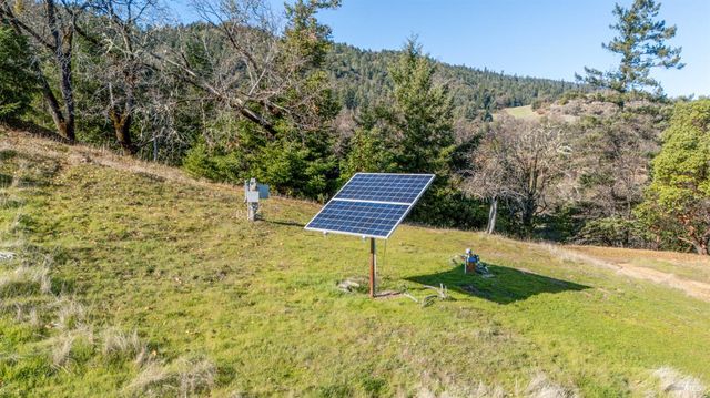 6620 Robinson Creek Rd, Ukiah, CA 95482