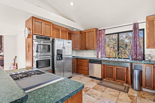 6620 Robinson Creek Rd, Ukiah, CA 95482