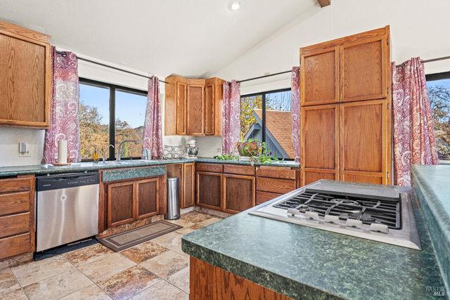 6620 Robinson Creek Rd, Ukiah, CA 95482