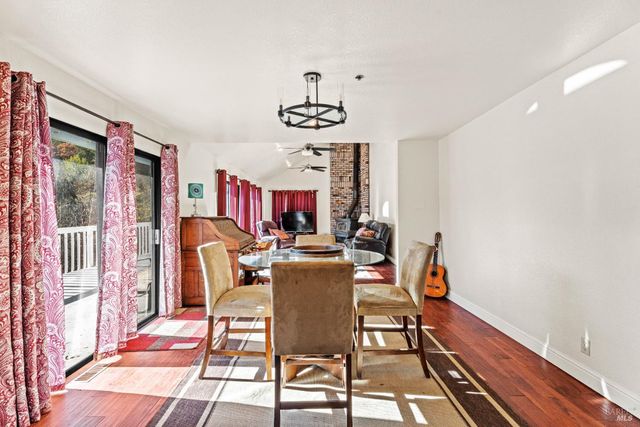 6620 Robinson Creek Rd, Ukiah, CA 95482