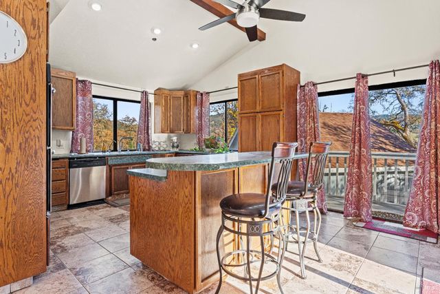 6620 Robinson Creek Rd, Ukiah, CA 95482