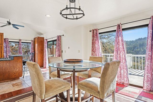 6620 Robinson Creek Rd, Ukiah, CA 95482