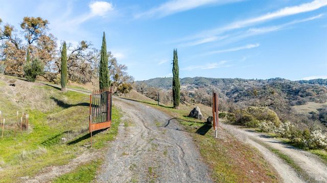 6620 Robinson Creek Rd, Ukiah, CA 95482