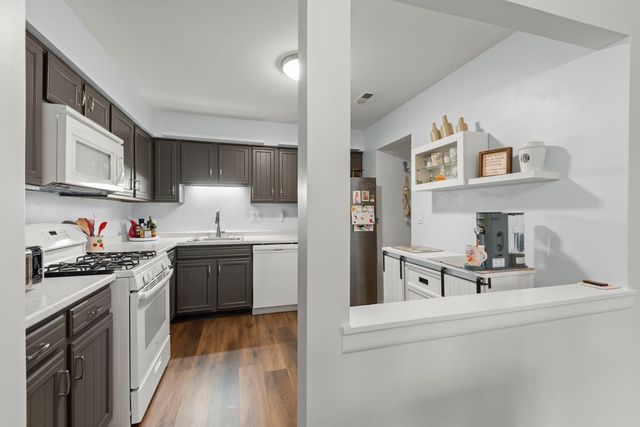407 Ramblewood Drive D, Glen Ellyn, IL 60137
