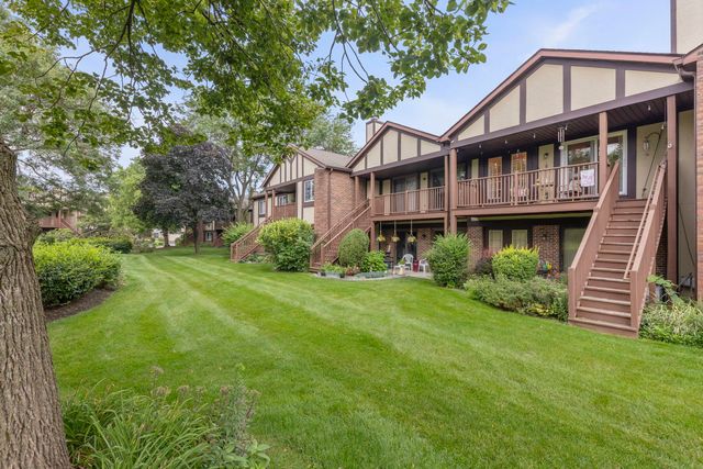 407 Ramblewood Drive D, Glen Ellyn, IL 60137