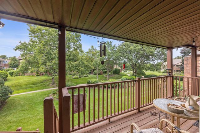 407 Ramblewood Drive D, Glen Ellyn, IL 60137