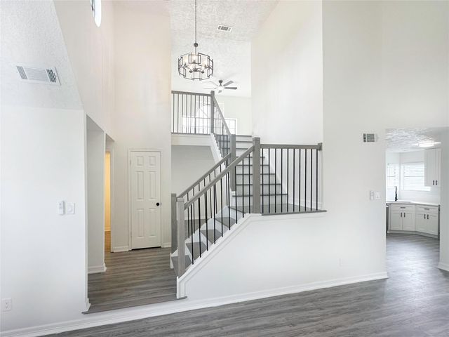 9843 Stableway Drive, Houston, TX 77065