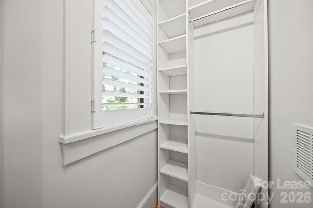 923 Henley Place, Charlotte, NC 28207
