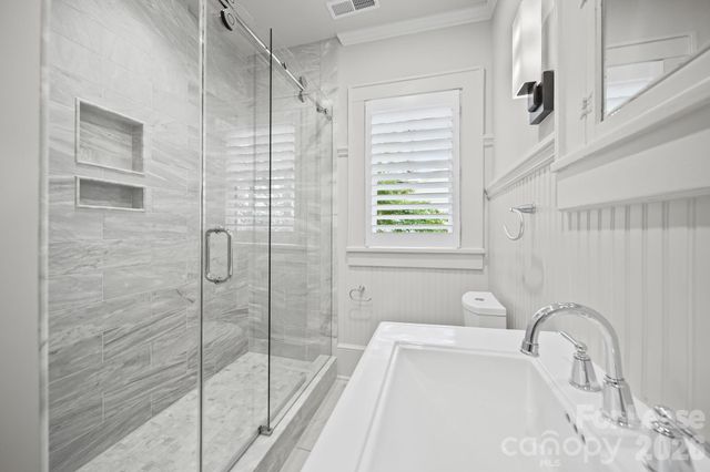 923 Henley Place, Charlotte, NC 28207