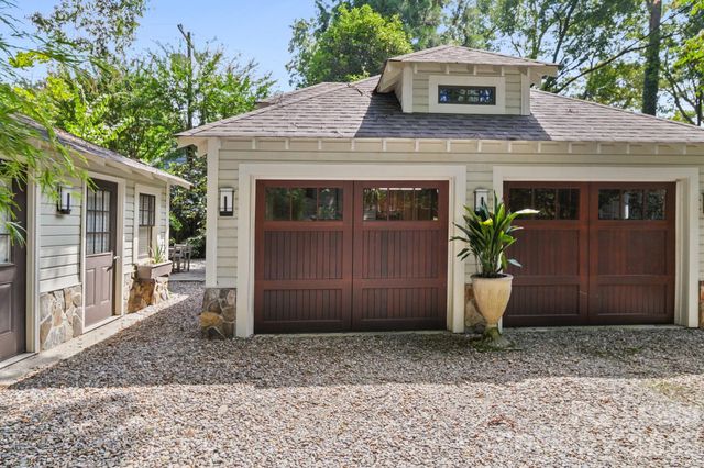 923 Henley Place, Charlotte, NC 28207