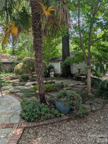923 Henley Place, Charlotte, NC 28207