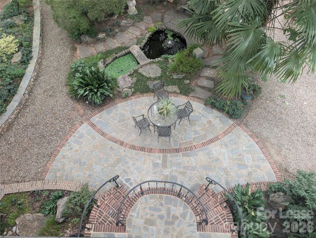 923 Henley Place, Charlotte, NC 28207