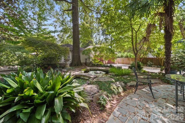 923 Henley Place, Charlotte, NC 28207