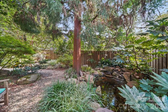 923 Henley Place, Charlotte, NC 28207