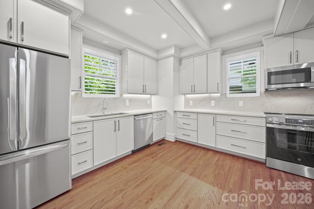 923 Henley Place, Charlotte, NC 28207