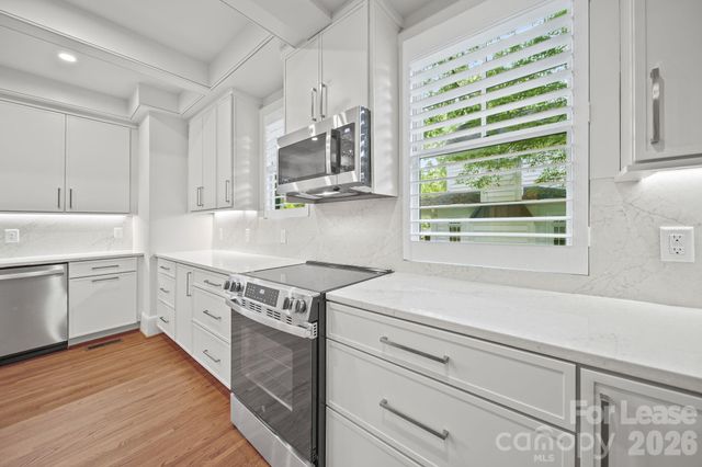 923 Henley Place, Charlotte, NC 28207