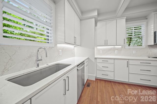 923 Henley Place, Charlotte, NC 28207