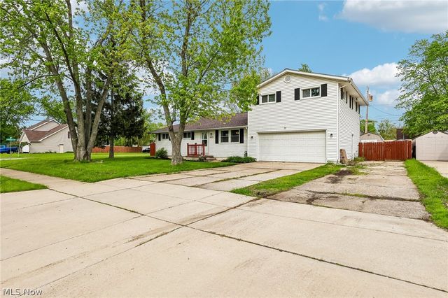 805 Roberts Street, Sheffield Lake, OH 44054
