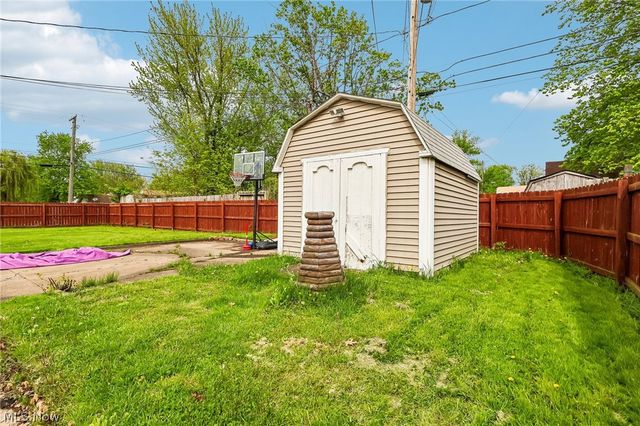 805 Roberts Street, Sheffield Lake, OH 44054