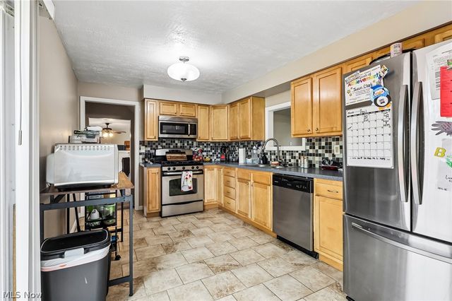 805 Roberts Street, Sheffield Lake, OH 44054