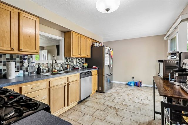 805 Roberts Street, Sheffield Lake, OH 44054