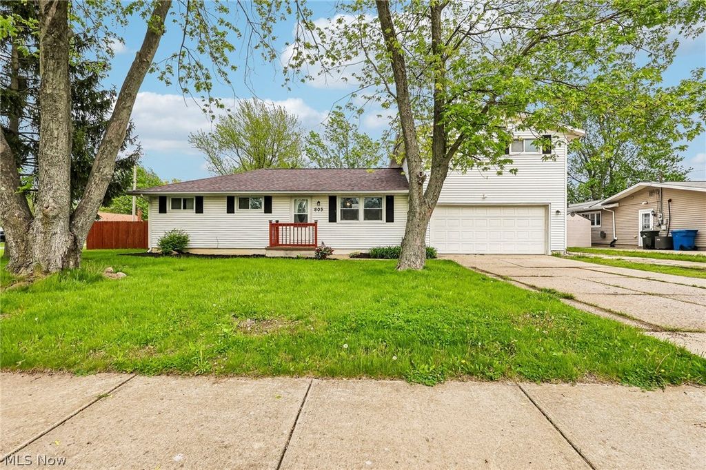 805 Roberts Street, Sheffield Lake, OH 44054