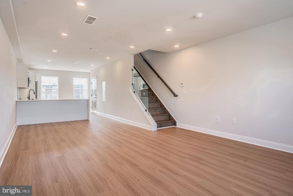 2715 PRIYA LN #A82, PHILADELPHIA, PA 19131 — exterior