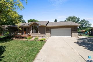 700 Chestnut St, Harrisburg, SD 57032