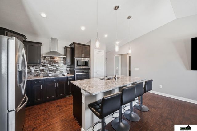 1121 N 99Th Street, Lincoln, NE 68527