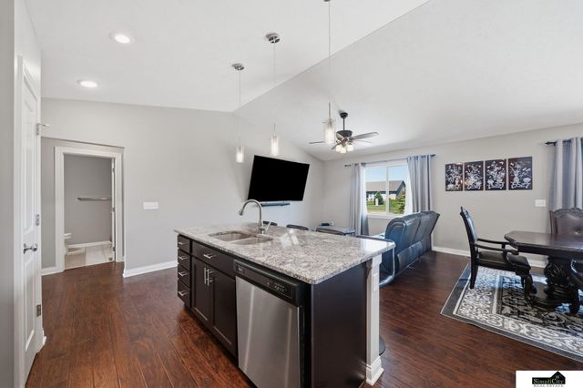 1121 N 99Th Street, Lincoln, NE 68527