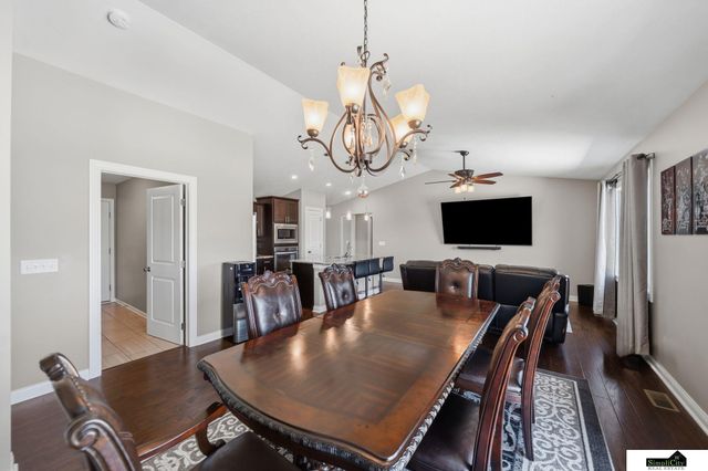 1121 N 99Th Street, Lincoln, NE 68527