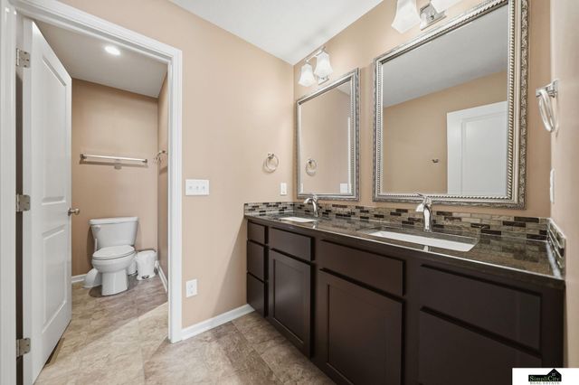 1121 N 99Th Street, Lincoln, NE 68527