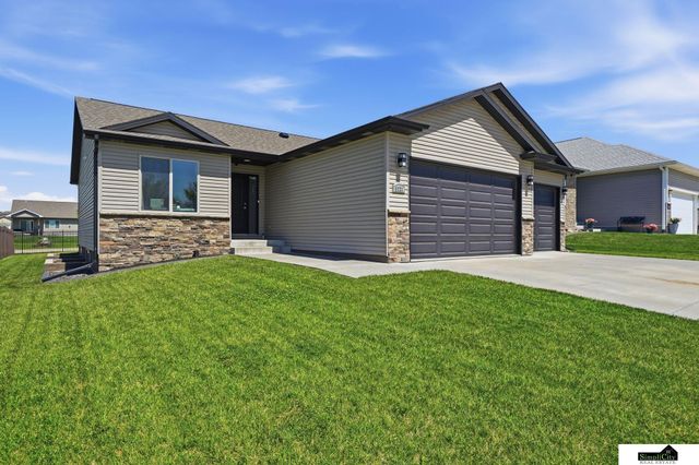 1121 N 99Th Street, Lincoln, NE 68527
