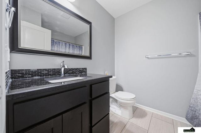 1121 N 99Th Street, Lincoln, NE 68527