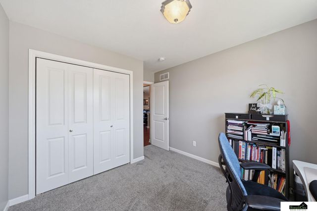 1121 N 99Th Street, Lincoln, NE 68527