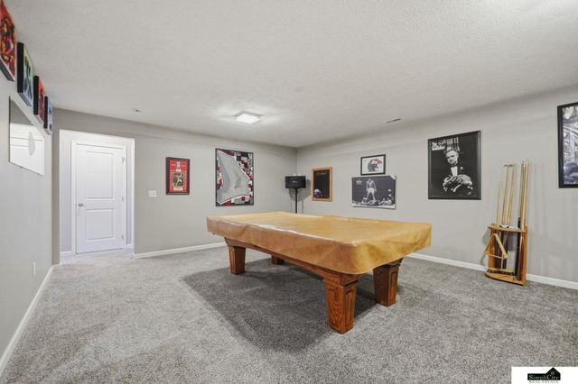 1121 N 99Th Street, Lincoln, NE 68527