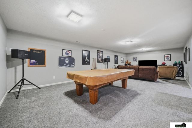 1121 N 99Th Street, Lincoln, NE 68527