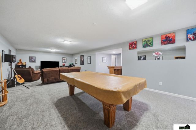 1121 N 99Th Street, Lincoln, NE 68527