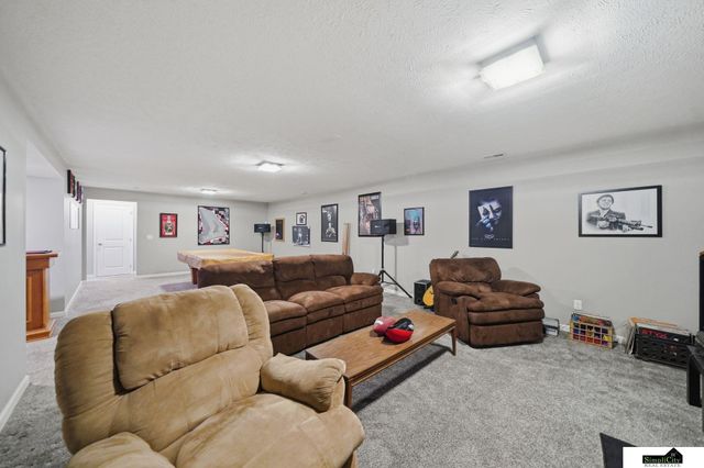 1121 N 99Th Street, Lincoln, NE 68527