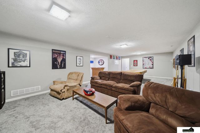 1121 N 99Th Street, Lincoln, NE 68527