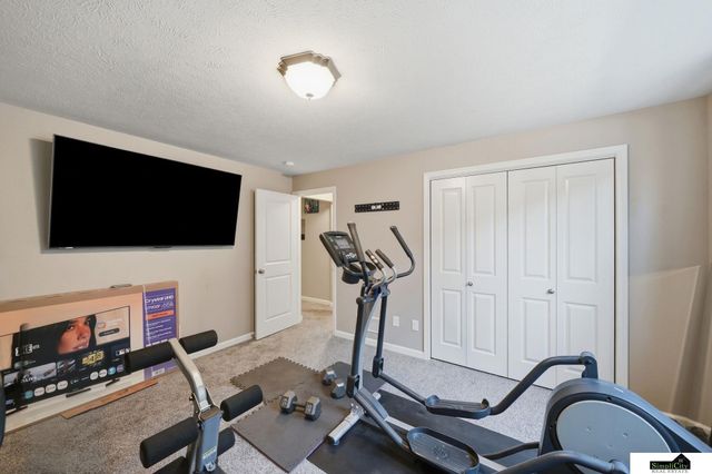 1121 N 99Th Street, Lincoln, NE 68527