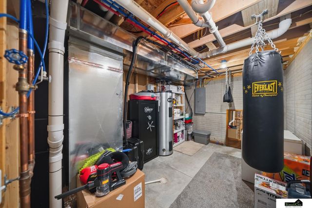 1121 N 99Th Street, Lincoln, NE 68527