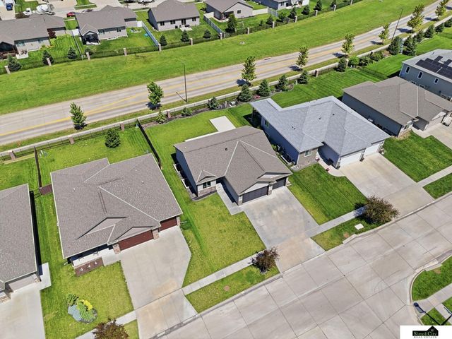 1121 N 99Th Street, Lincoln, NE 68527