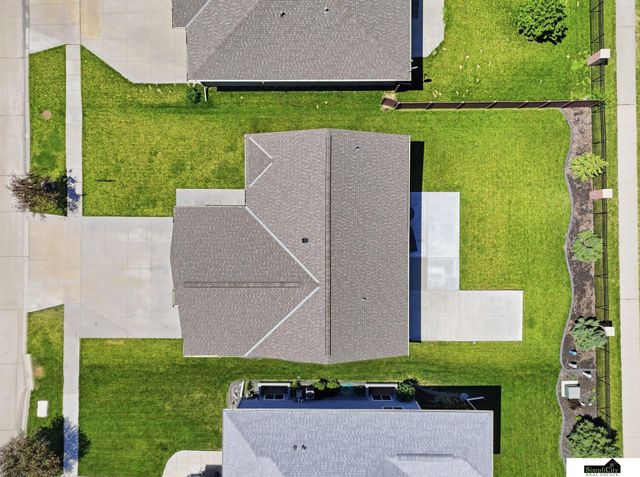 1121 N 99Th Street, Lincoln, NE 68527