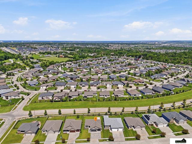 1121 N 99Th Street, Lincoln, NE 68527
