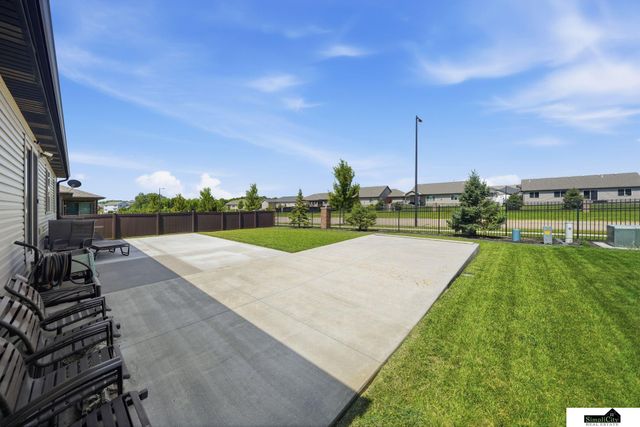1121 N 99Th Street, Lincoln, NE 68527