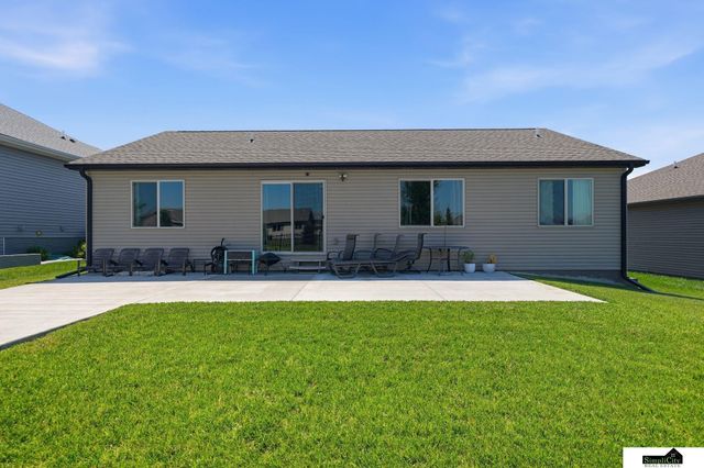 1121 N 99Th Street, Lincoln, NE 68527