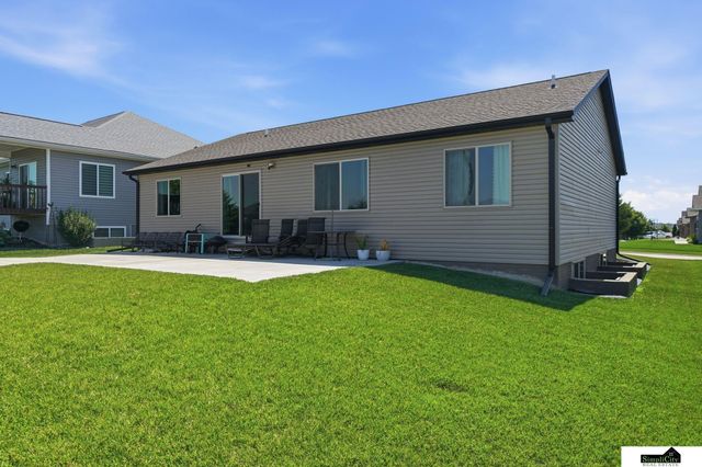 1121 N 99Th Street, Lincoln, NE 68527