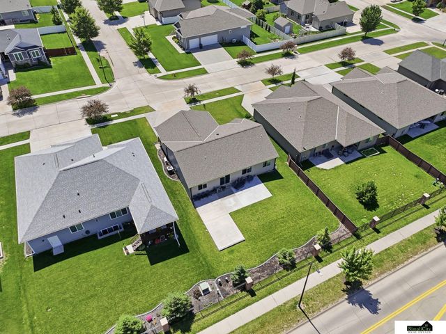 1121 N 99Th Street, Lincoln, NE 68527