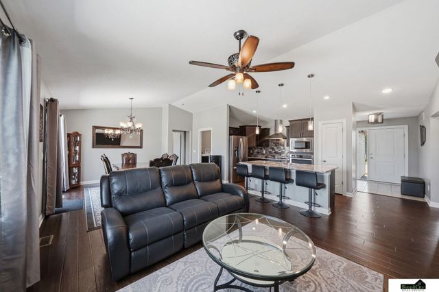 1121 N 99Th Street, Lincoln, NE 68527